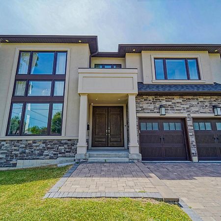 Modernized Five Bedroom Villa Ричмонд-Хилл Экстерьер фото