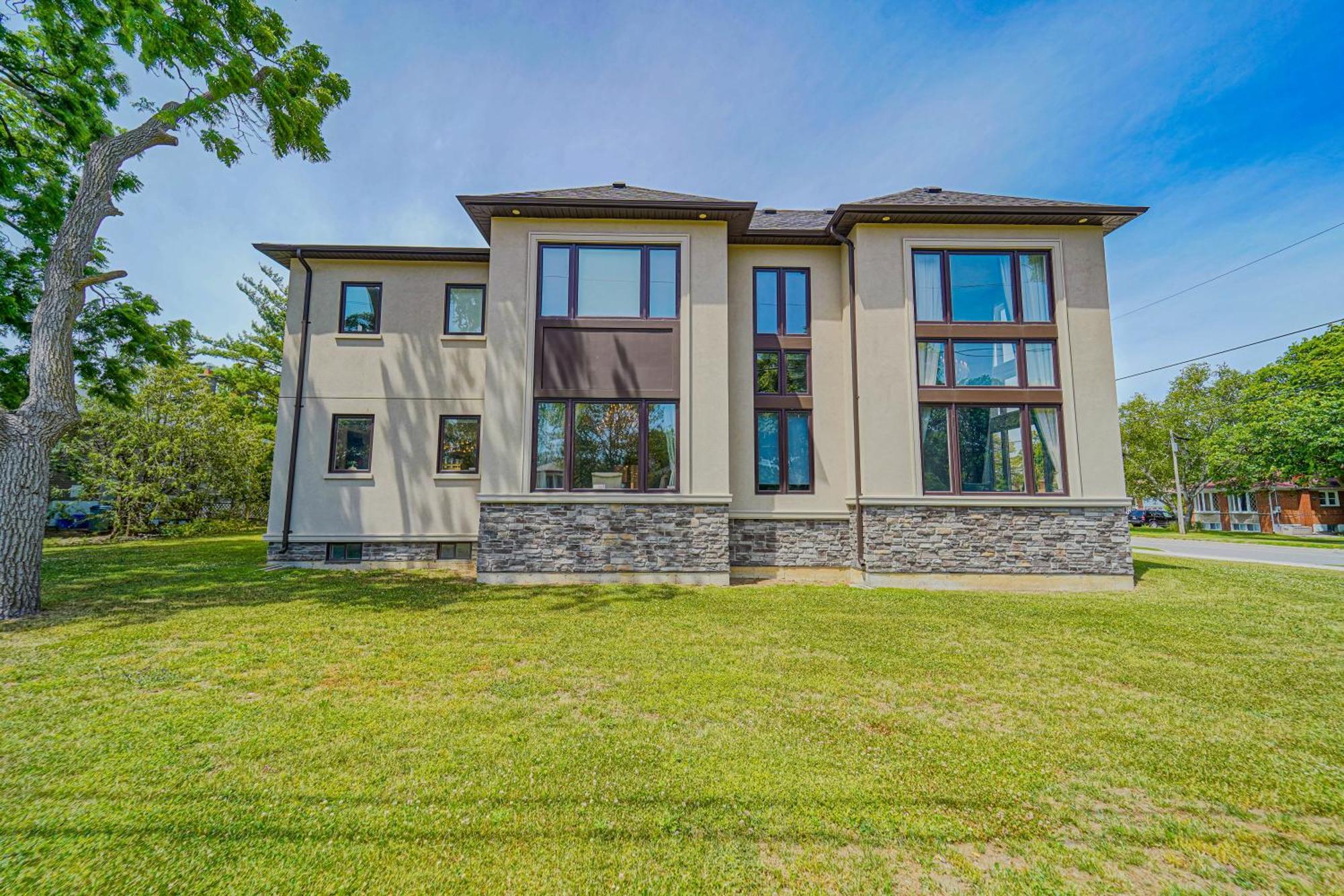 Modernized Five Bedroom Villa Ричмонд-Хилл Экстерьер фото